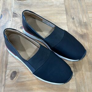 🟡SOLD🟡 Womens Size 8 Black and Red Vionic Cameo Slip On Loafer Shoes